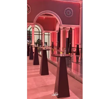 طاولات كوكتيل بالطراز سلماني للإيجار | استأجر