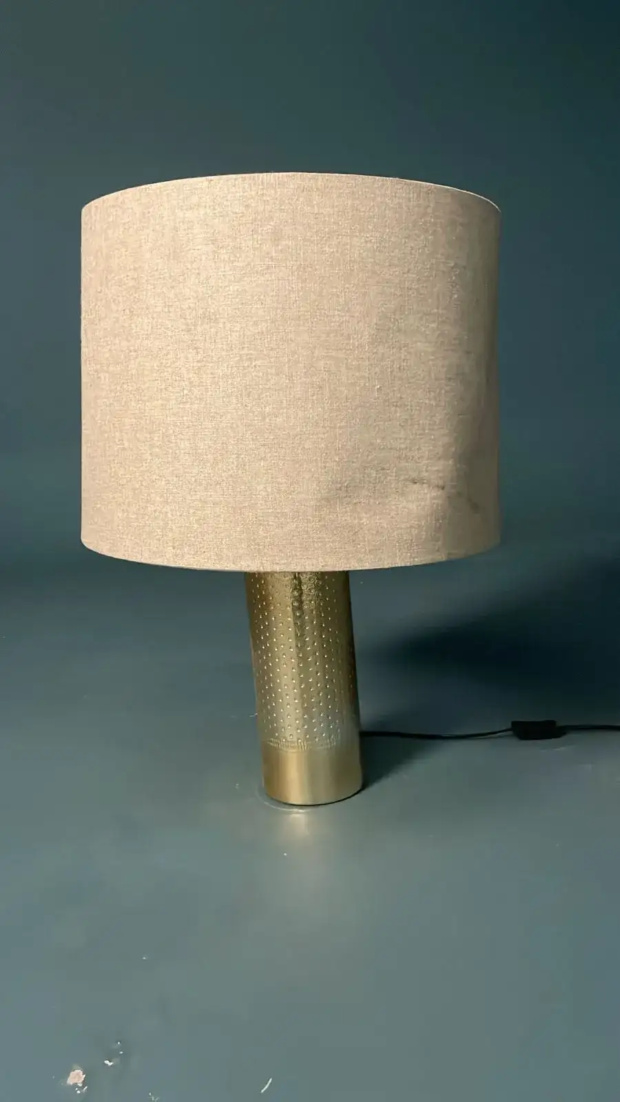 أباجورة صغيرة (ديكور –  تصوير سينمائي) - الصورة الرئيسية للإيجار | استأجر